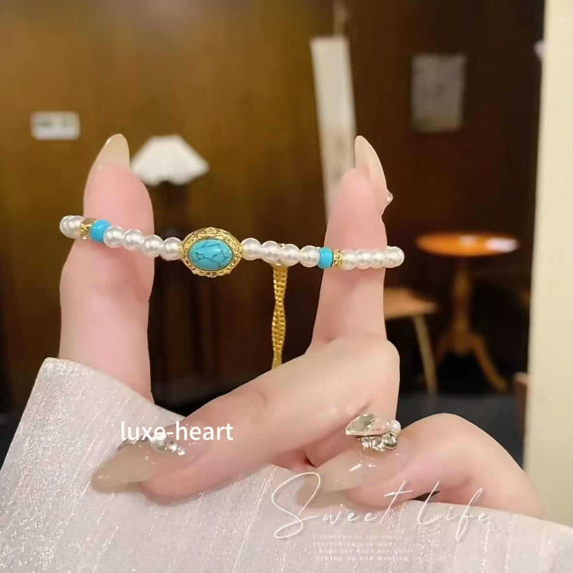 Fashionable and light luxury turquoise pearl pull-out bracelet