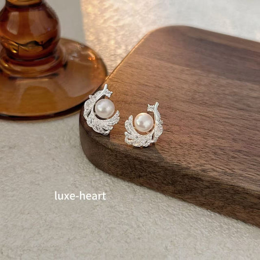 Light luxury simple temperament S925 silver natural freshwater pearl feather earrings