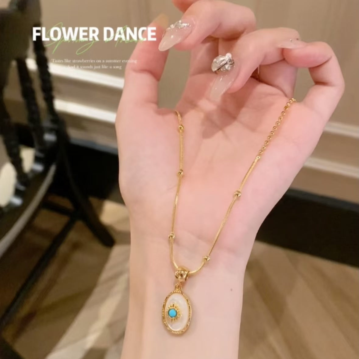 French court style light luxury oval turquoise natural mother-of-pearl copper-plated gold necklace for women